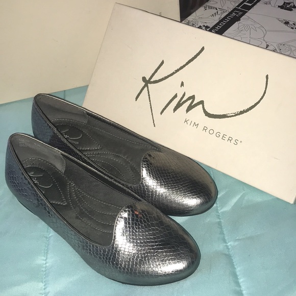 Kim Rogers Silver Snakeskin Flats - Size 8 - Picture 9 of 12